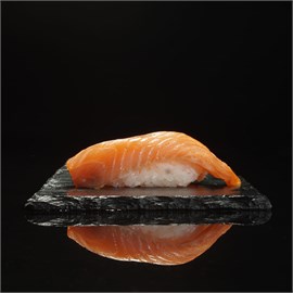 Суши с копченым лососем 00823