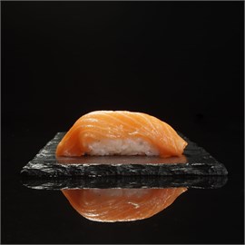 Суши с лососем 00821