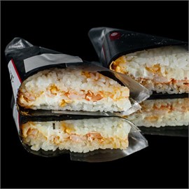 Онигири с креветкой 03501